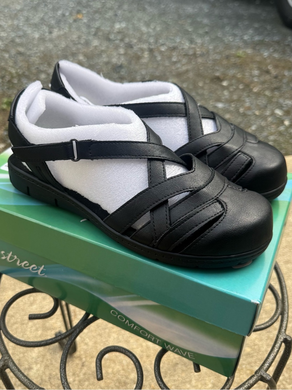 Easy Street Black Strappy Women's Comfort Sandals - Picture 4 of 10